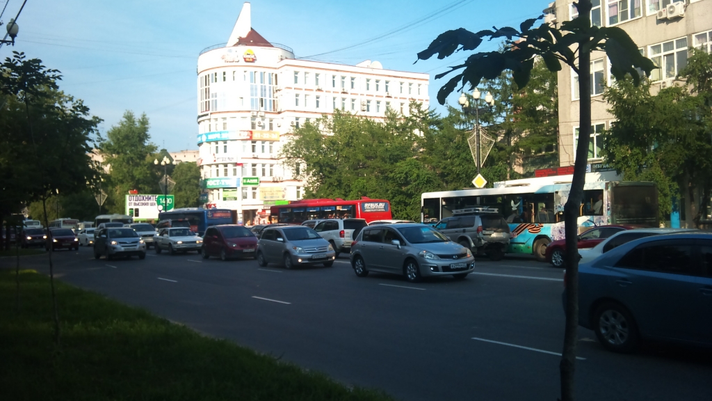 Только на пятый день после тайфуна перекрестки Хабаровска вернут к свету