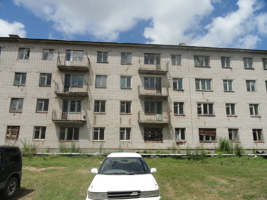  Обезлюдевшие дома смотрят на мир слепыми глазами