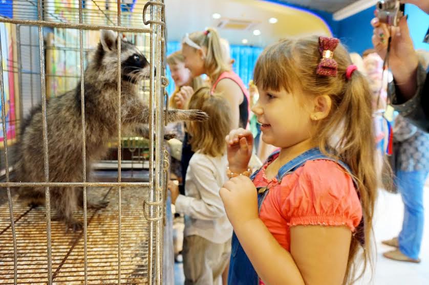 Необычный мультфильм показали хабаровским ребятишкам в кинотеатре "Дружба"