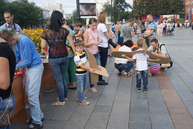 Живую "Звезды Победы" выстроили хабаровчане на главной площади города