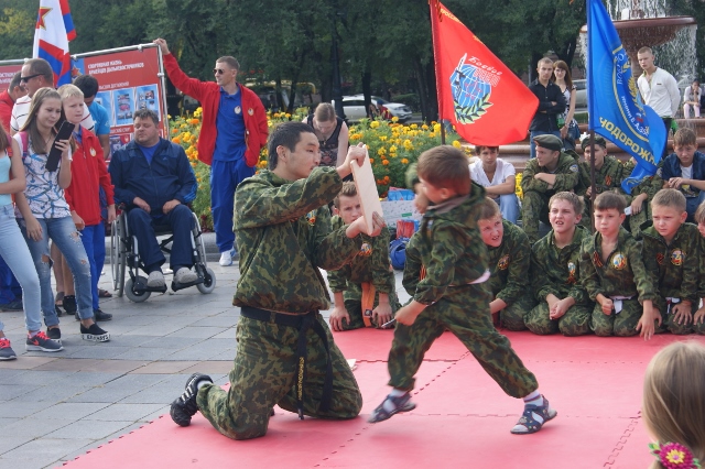 Живую "Звезды Победы" выстроили хабаровчане на главной площади города