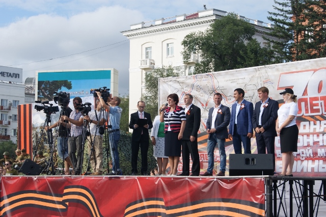 Живую "Звезды Победы" выстроили хабаровчане на главной площади города