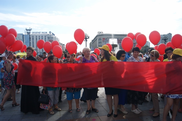 Живую "Звезды Победы" выстроили хабаровчане на главной площади города