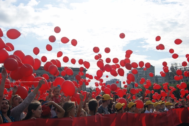 Живую "Звезды Победы" выстроили хабаровчане на главной площади города