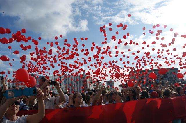 Живую "Звезды Победы" выстроили хабаровчане на главной площади города