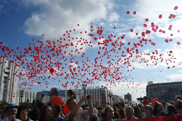 Живую "Звезды Победы" выстроили хабаровчане на главной площади города