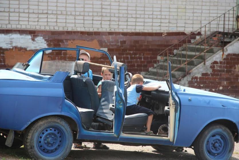 "Шкуру" спасателей примерили на себя в День знаний школьники Хабаровского края