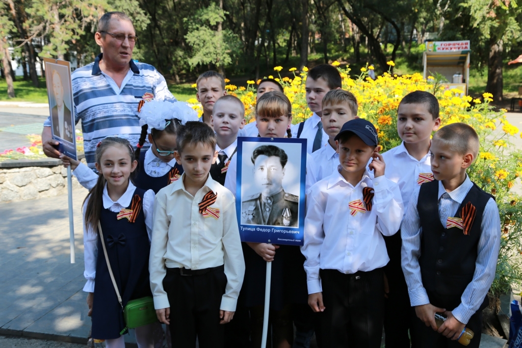 "Бессмертный полк" прошел по Хабаровску в честь 70-летия со дня окончания II мировой войны