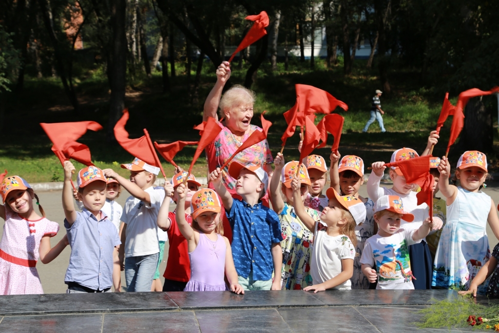 "Бессмертный полк" прошел по Хабаровску в честь 70-летия со дня окончания II мировой войны