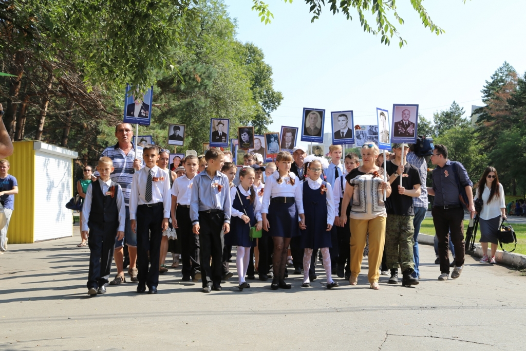 "Бессмертный полк" прошел по Хабаровску в честь 70-летия со дня окончания II мировой войны