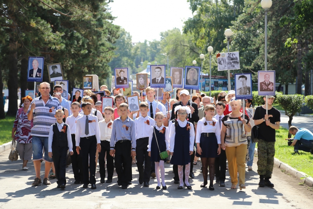 "Бессмертный полк" прошел по Хабаровску в честь 70-летия со дня окончания II мировой войны