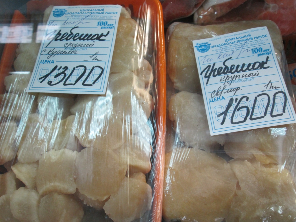 Цены на рыбу в Хабаровске остались прежними, но продукт разбирают неохотно