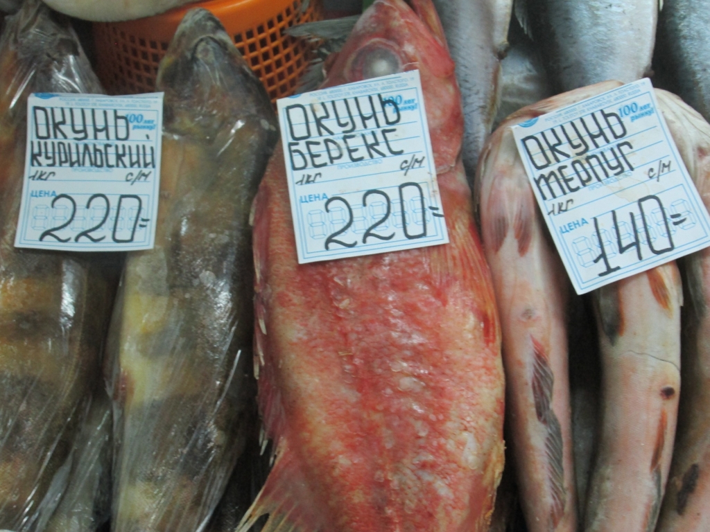 Цены на рыбу в Хабаровске остались прежними, но продукт разбирают неохотно