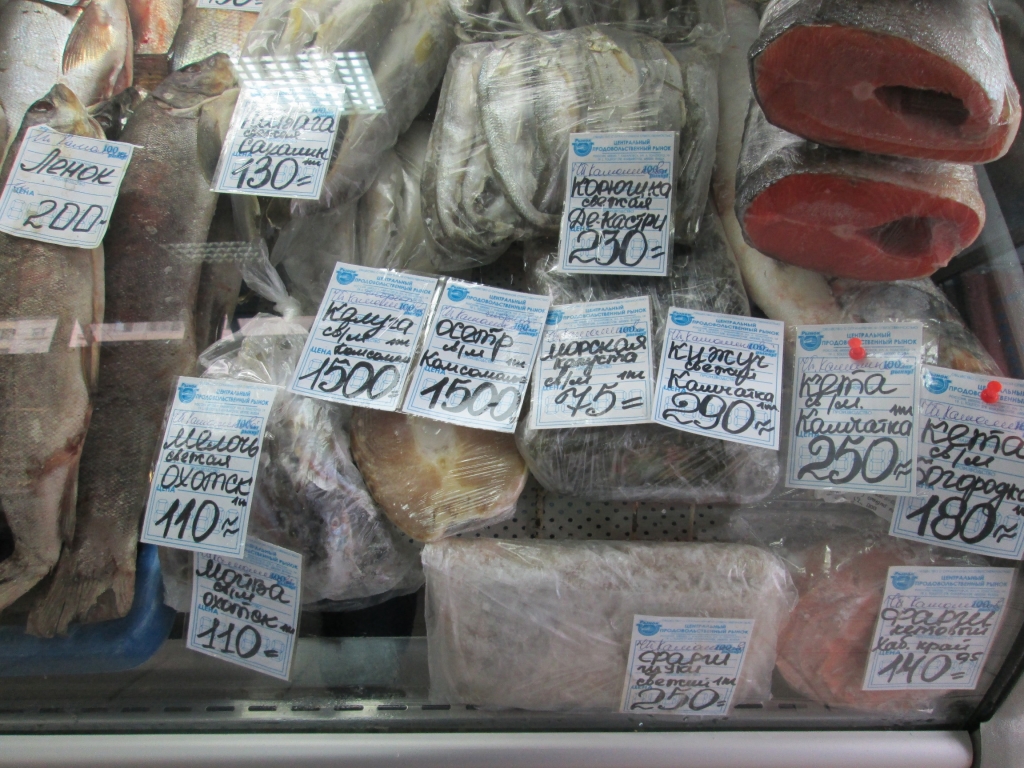 Цены на рыбу в Хабаровске остались прежними, но продукт разбирают неохотно