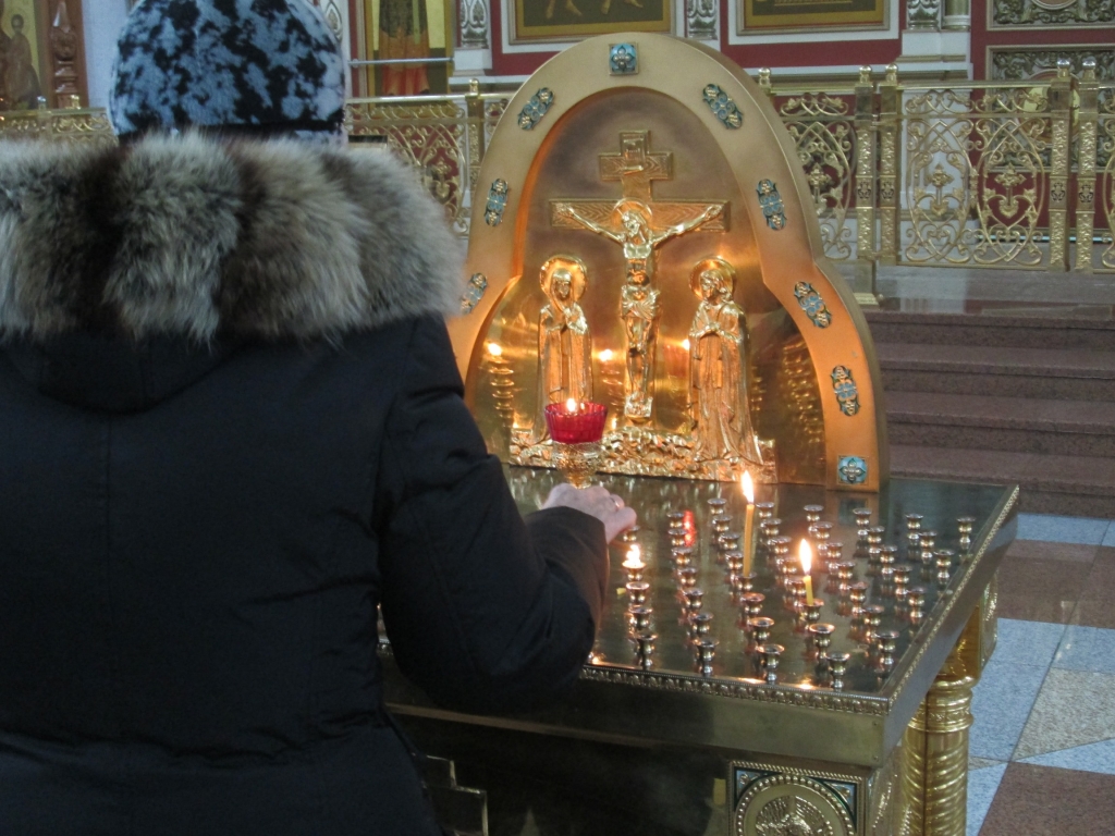 Панихида по невинно убиенным состоялась в Спасо-Преображенском соборе в Хабаровске