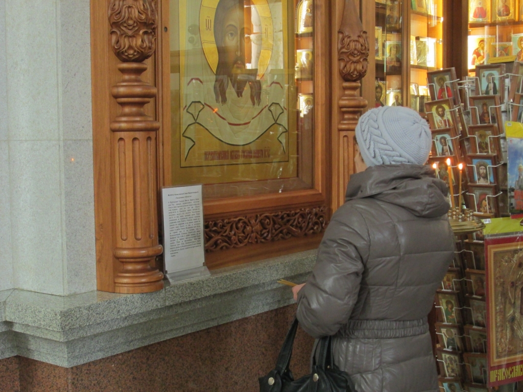 Панихида по невинно убиенным состоялась в Спасо-Преображенском соборе в Хабаровске