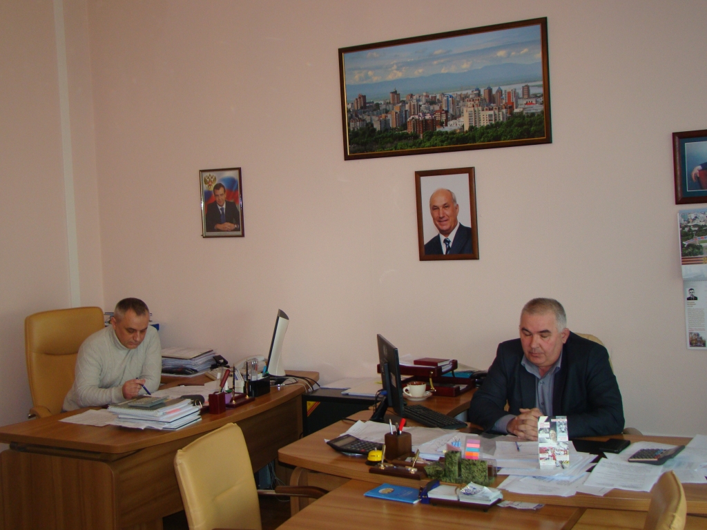Дольщики поднялись в офис руководителя 