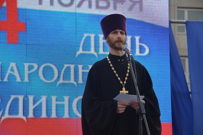  День народного единства собрал на Комсомольской площади тысячи хабаровчан