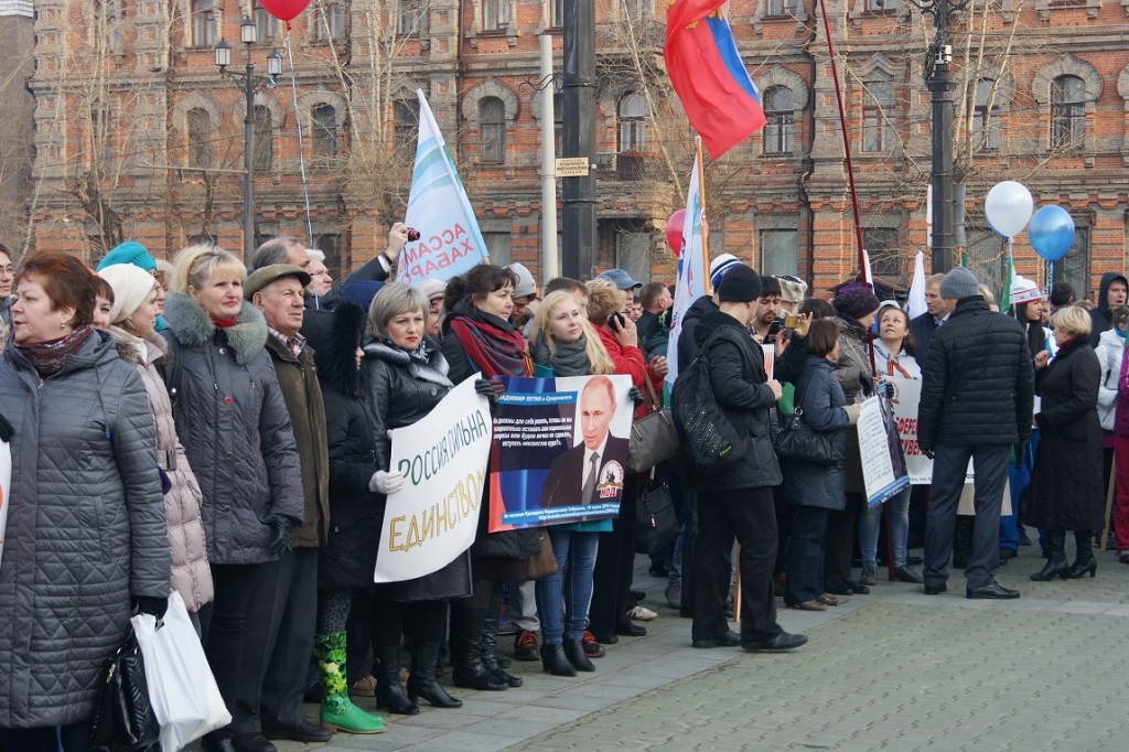  День народного единства собрал на Комсомольской площади тысячи хабаровчан