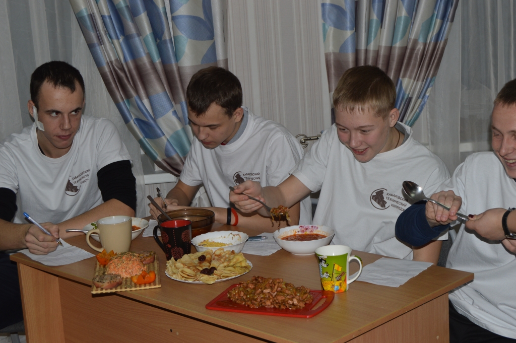Мастер-класс "Я — шеф-повар" состоялся в общежитии Хабаровского технического колледжа