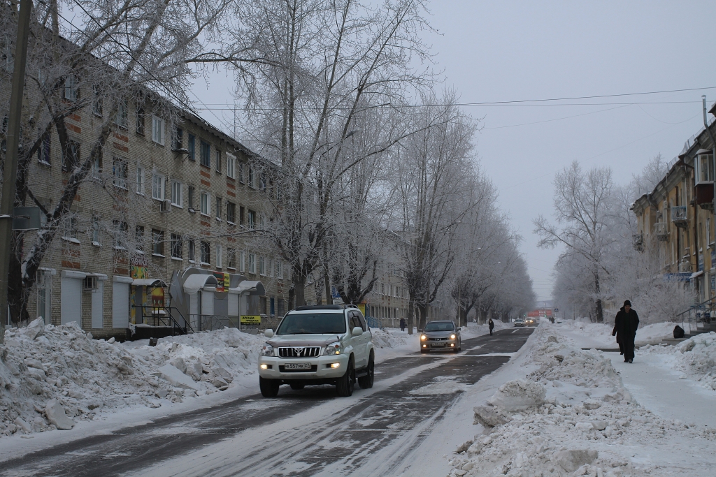 Комсомольск-на-Амуре, еще хуже ситуация складывается на улочках, которые ответвляются от центральных, например ул. Котовского