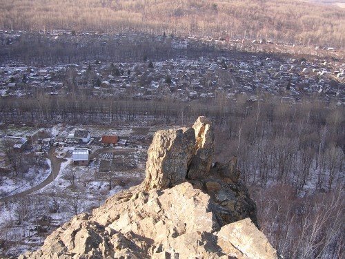 Вид с сопки на трассу, по которой можно добраться до места 