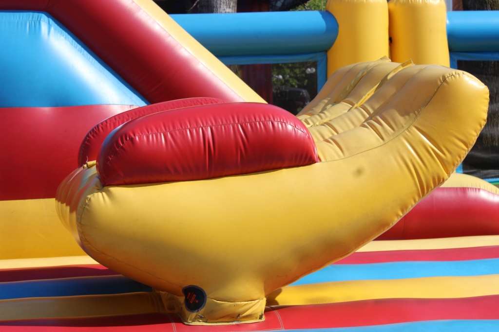 Аттракционы на набережной в Хабаровске