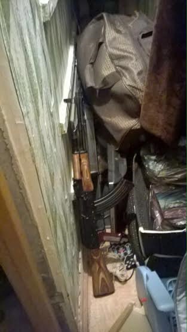 Во время проведенного обыска по месту жительства одного из участников событий изъято оружие