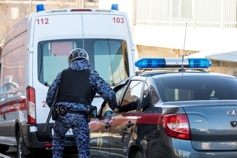 Угрожал и мешал врачам оказывать медицинскую помощь пьяный дебошир в Хабаровске