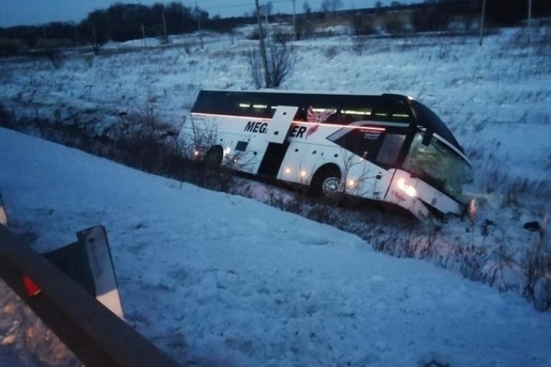 Трех пациентов, пострадавших в ДТП с автобусом в Хабаровском крае, выписали из больницы
