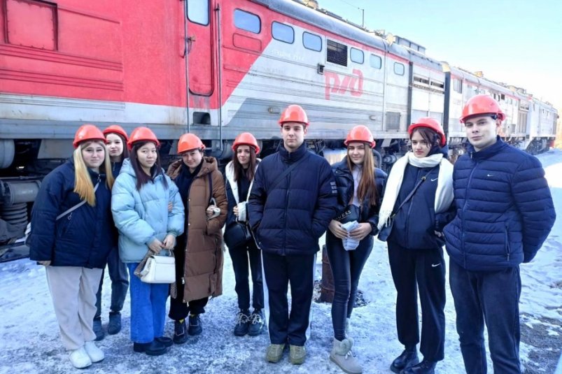 В Хабаровском крае студентов колледжей и техникумов знакомят с работой предприятий региона