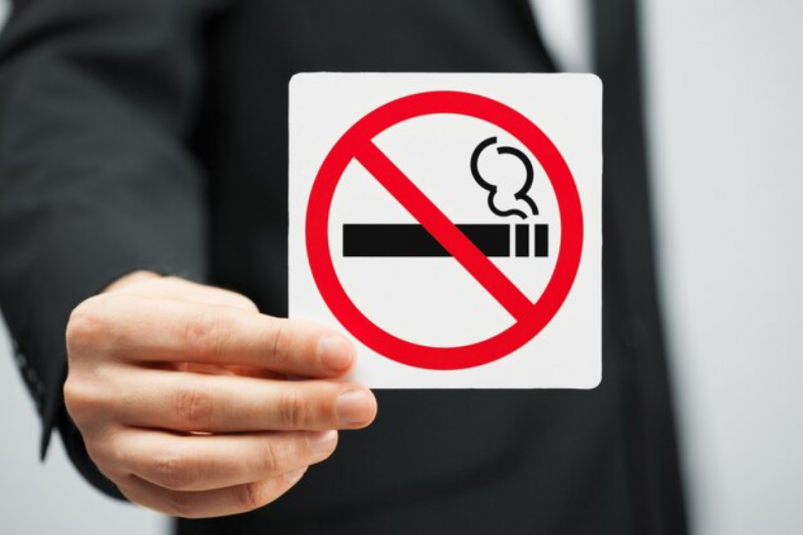 Курильщиков ждет удар: власти вводят изменения по продаже продукции с никотином