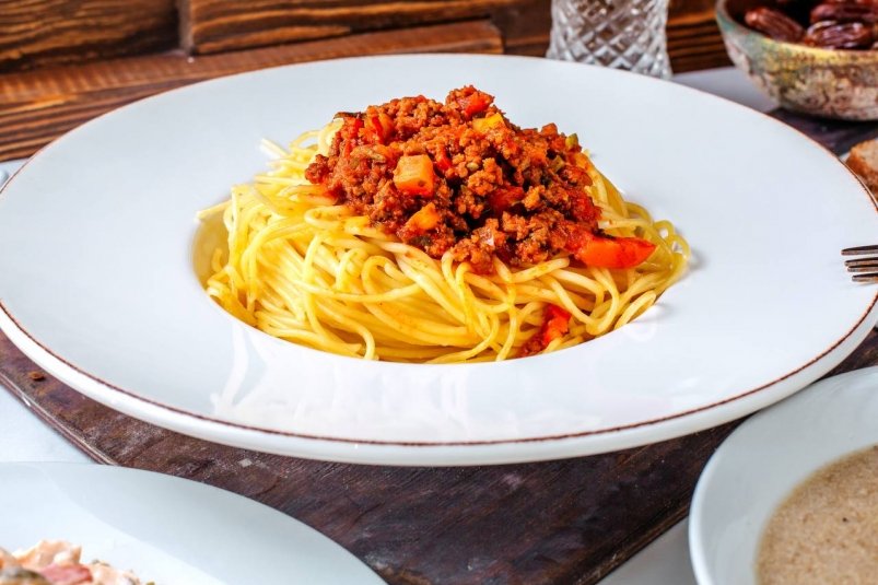 Любители пасты оценят: спагетти Болоньезе по-домашнему