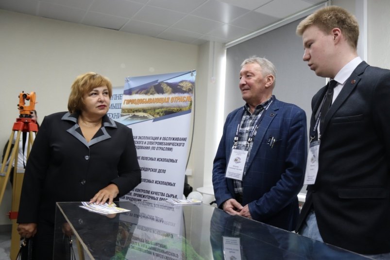 Виктория Хлебникова посетила учебные заведения Комсомольска-на-Амуре