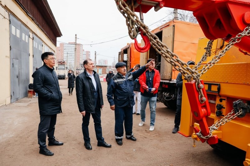 Игорь Шутенков проверил новую технику для ремонта трамваев в Улан-Удэ