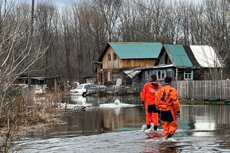 Спасатели МЧС России продолжают дежурство в трёх районах Хабаровского края
