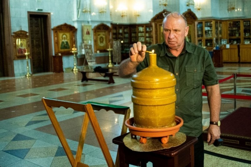 16-килограммовую свечу отлил прихожанин кафедрального собора в Хабаровске
