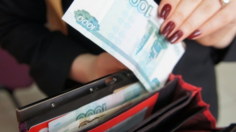 Почти на 3 млн премий начислила сама себе бухгалтер фирмы в Хабаровске