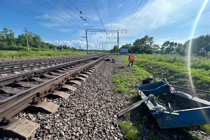 Водитель мотоблока погиб после столкновения с поездом в Хабаровском крае