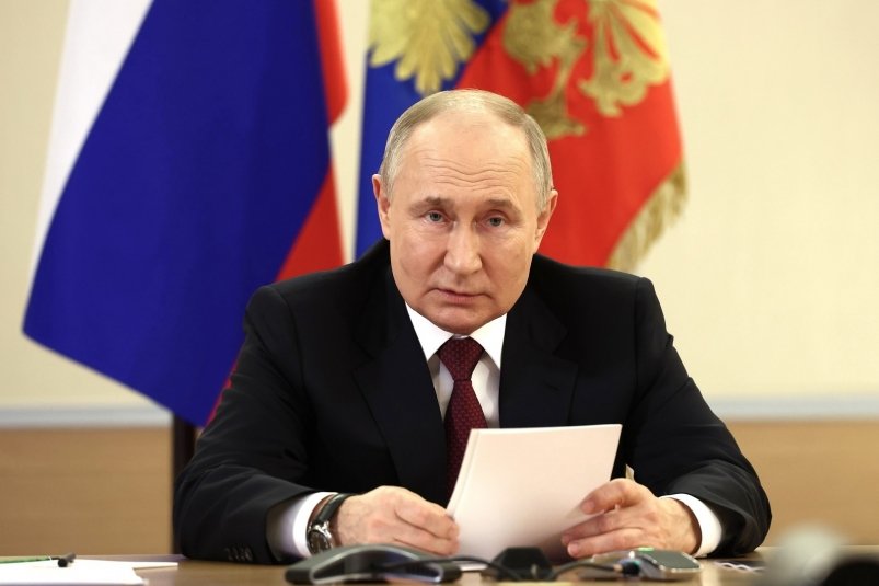 Путин поручил правительству заняться переездом госкомпаний из Москвы в регионы