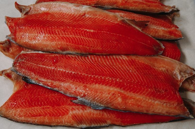 Жители Хабаровска теперь могут приобретать рыбу по доступным ценам в новом магазине