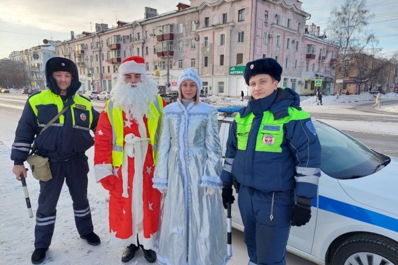 Сотрудники Госавтоинспекции Комсомольска-на-Амуре провели новогоднюю акцию