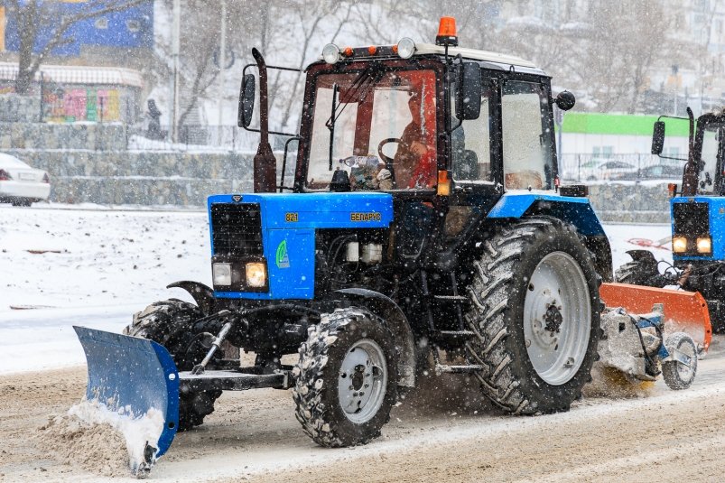 УК может брать деньги за уборку снега по ЖКХ отдельной строкой, юрист подтвердил