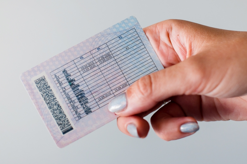 Водительские права начали выдавать по новым правилам с 1 марта