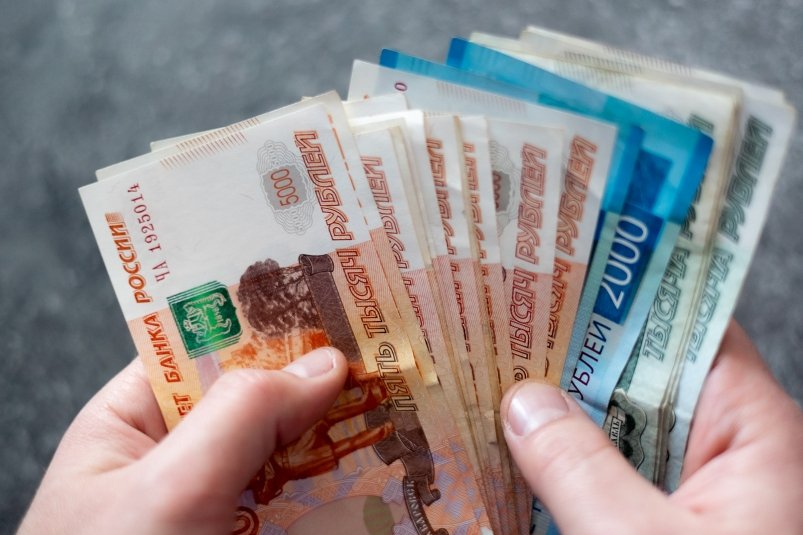 Юрист назвала топ-3 страны, куда россияне переносят финансы