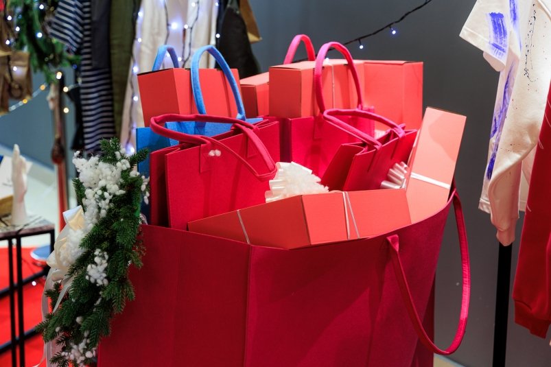 Подарок врачу или учителю: когда это взятка? Объясняет адвокат