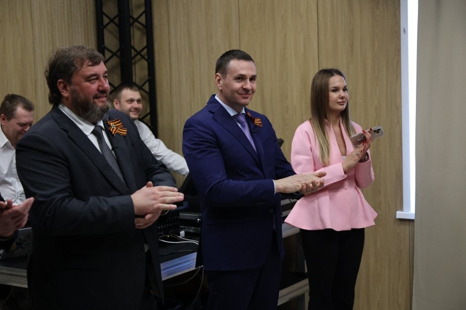 Дмитрий Демешин открыл новый культурно-досуговый центр для молодежи в рабочем поселке Чегдомын Антон Шевченко