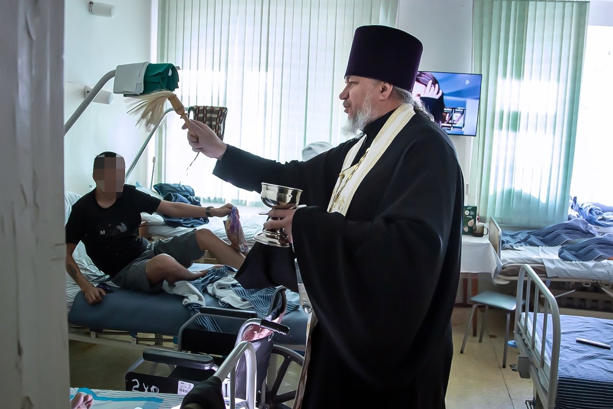 Пасхальный крестный ход прошел в корпусах военного госпиталя в Хабаровском крае сайт Елизаветинского храма