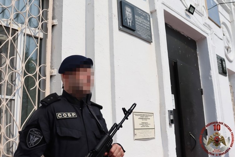 В Хабаровске почтили память Андрея Мещерякова, погибшего в ходе СВО Предоставлено пресс-службой Управления Федеральной службы войск национальной гвардии РФ по Хабаровскому краю