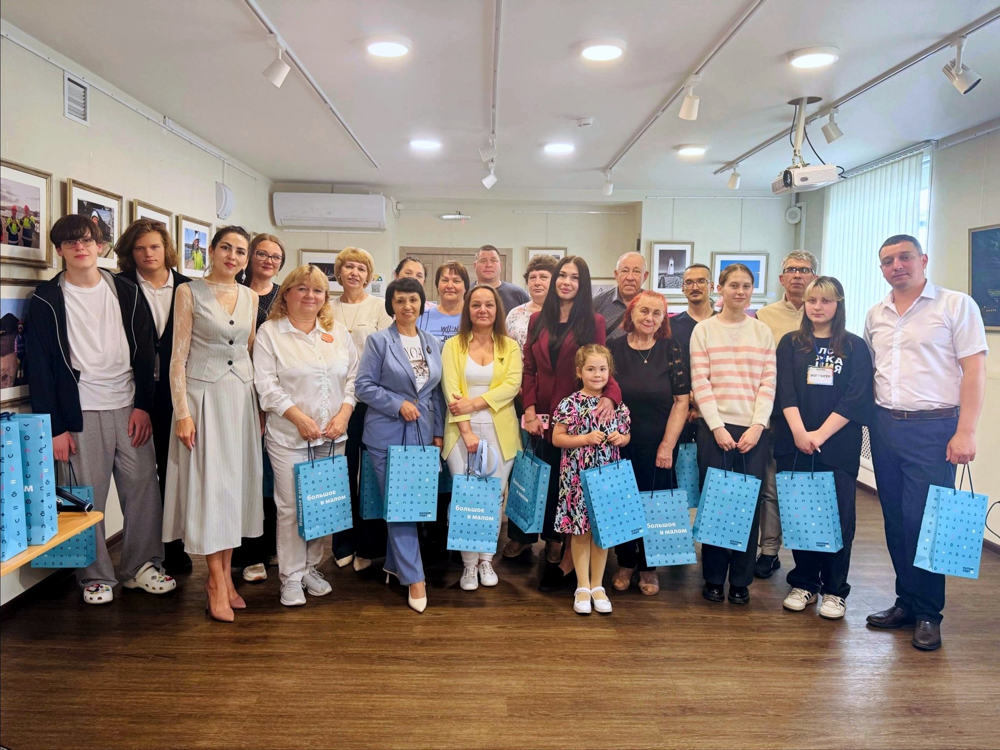 Малый порт открыл в Находке фотовыставку "Портовик звучит гордо"